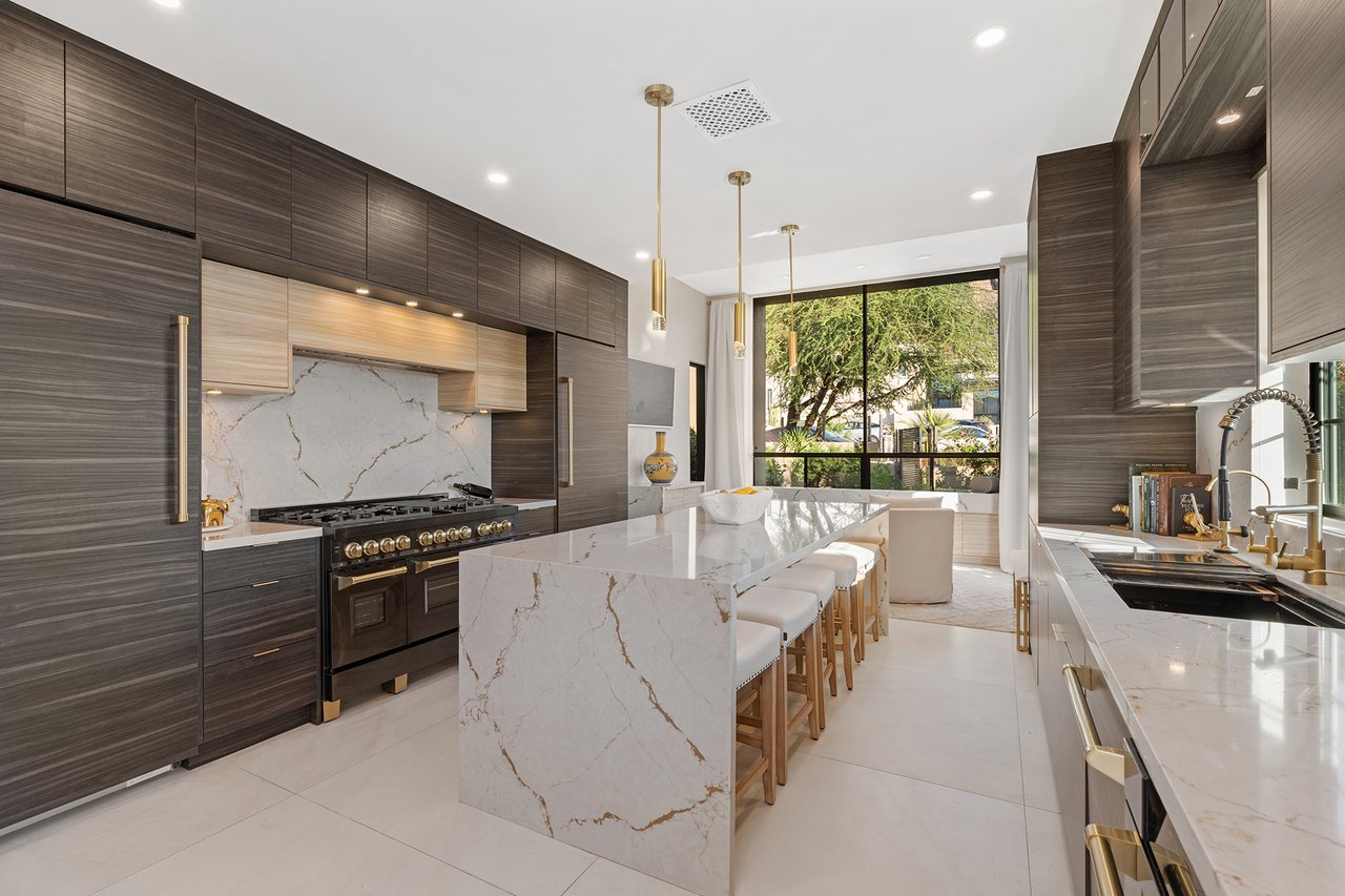 5905 N ECHO CANYON Lane