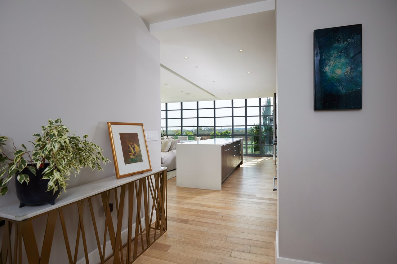 45 Sutton Square SW #306