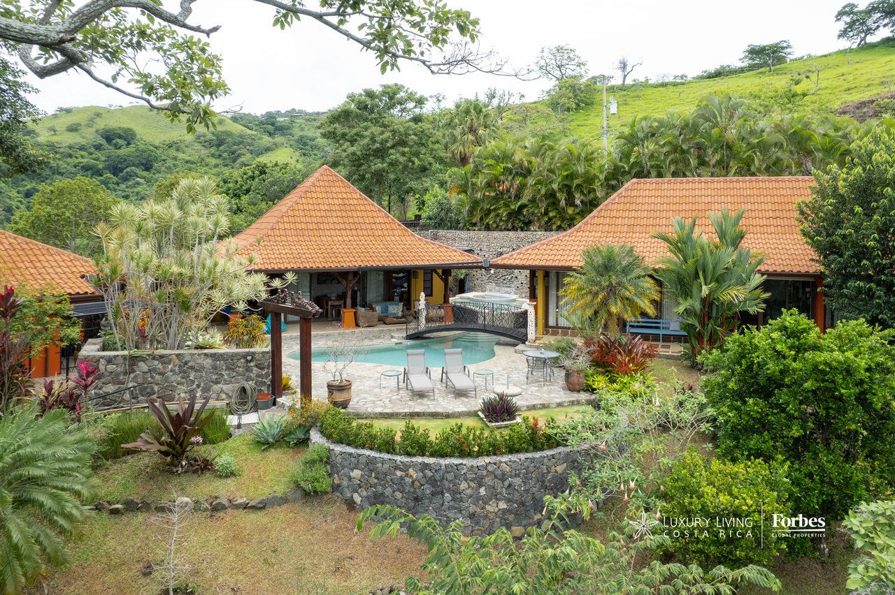 21476 - House: Balinese-Inspired Luxury Home for Sale in Atenas