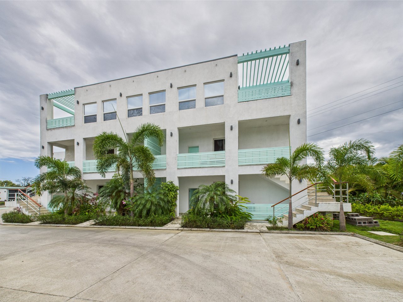 Condo 302, Diamond Apartments