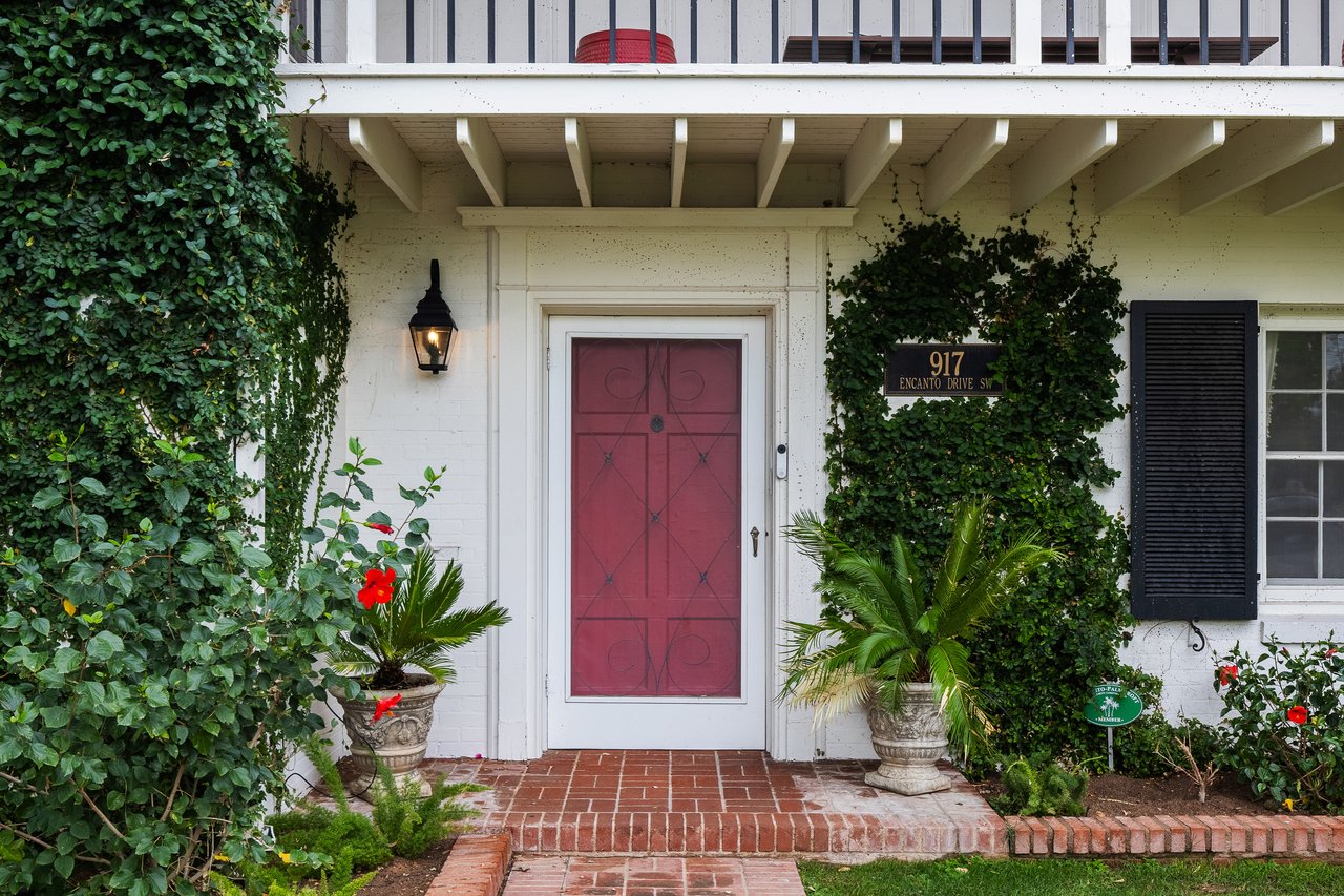 917 ENCANTO Drive SW