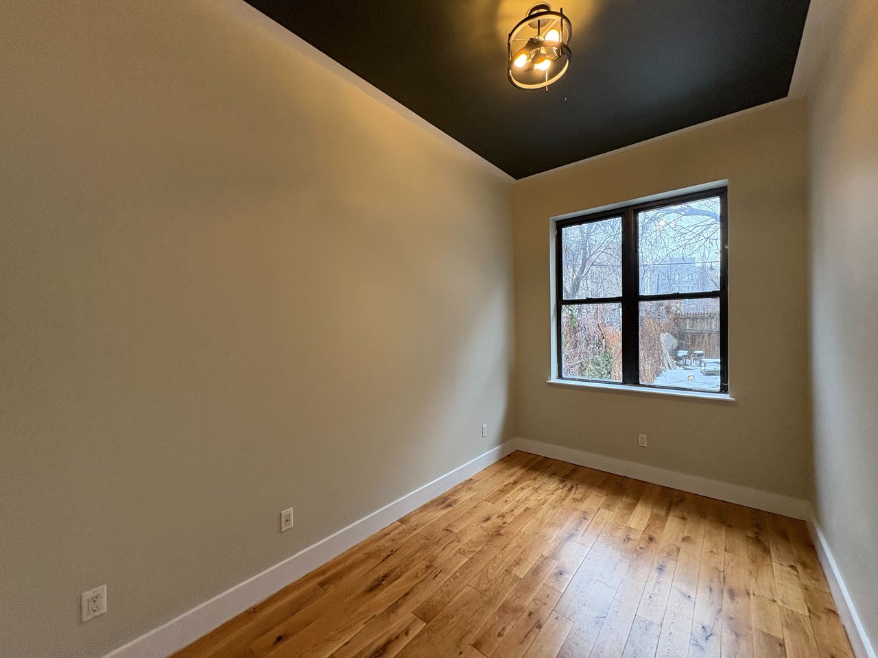 186 Wilson Avenue #1L