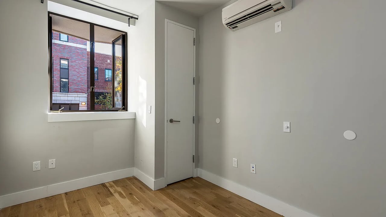 185 Leonard St 1A