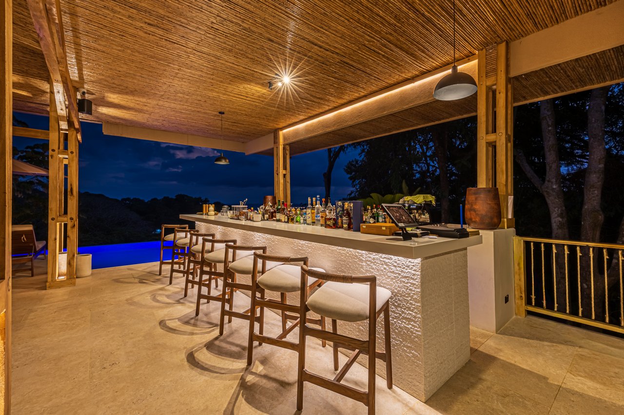 Luxury Hotel Boutique with Ocean Views | Walking distance to the beach | 13.2 Acres