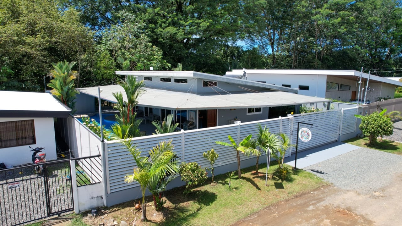 Immaculate 3-Bedroom Home with Pool Near Marino Ballena National Park