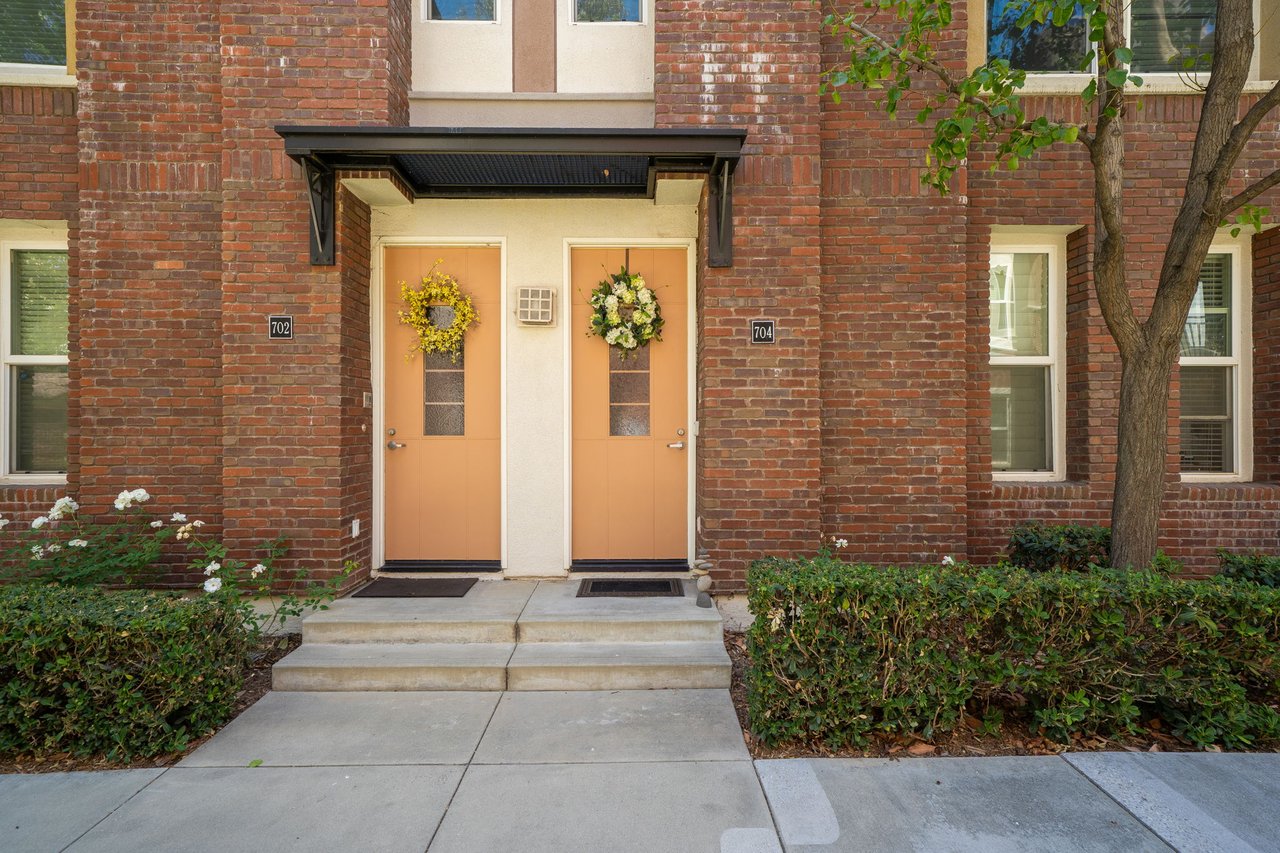 704 W 1st Street