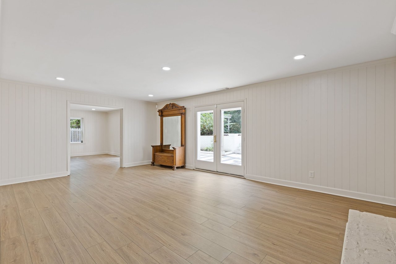 5650 Eden Roc Ln