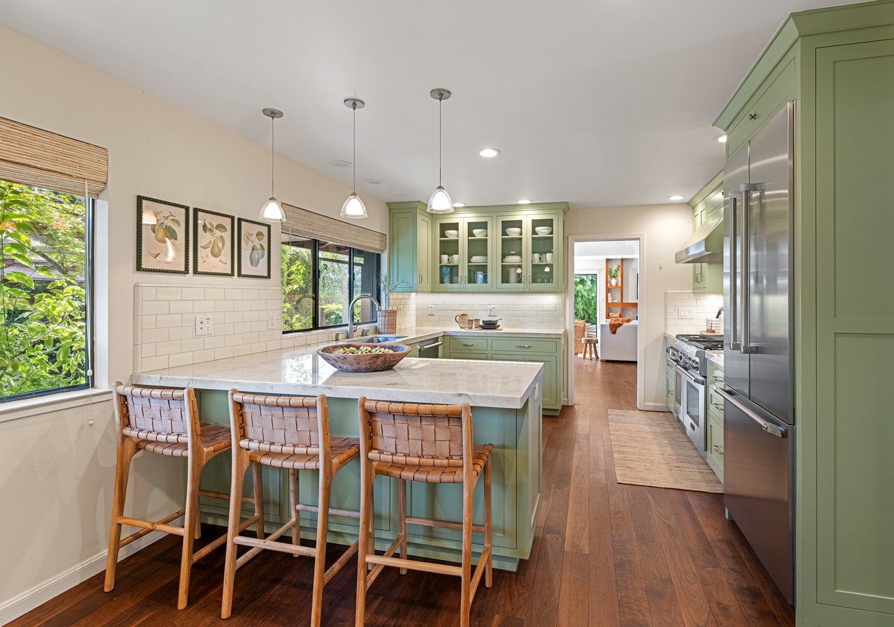 Inviting and Updated - Picturesque Grounds
