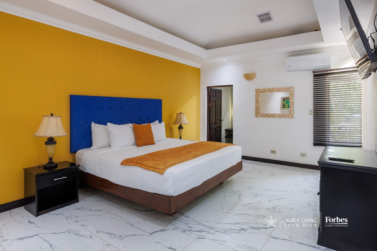 21455 - Remodeled Residence, 10 bedrooms, Near Marina Los Sueños with Views
