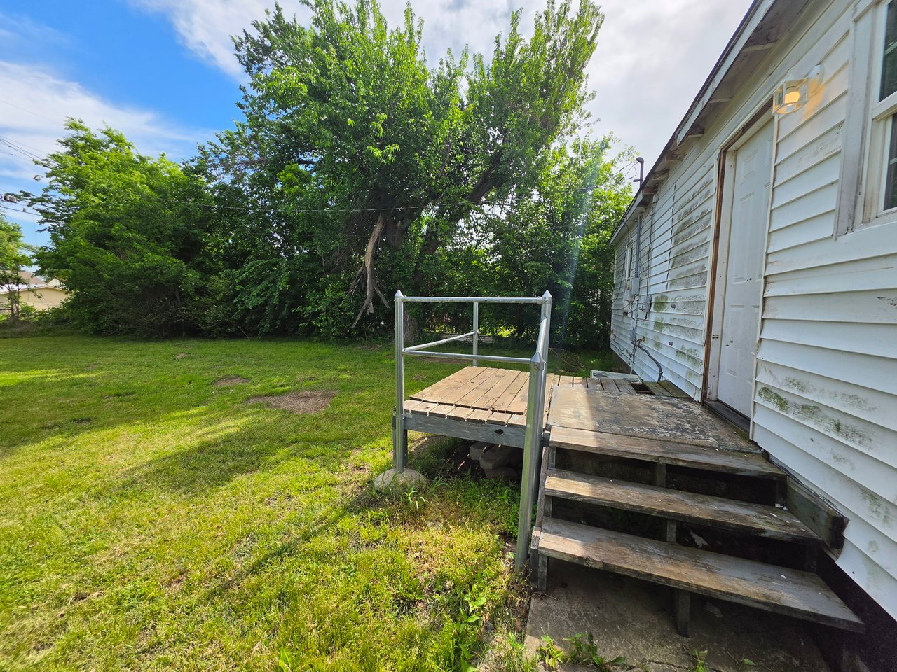 310 W 35th St