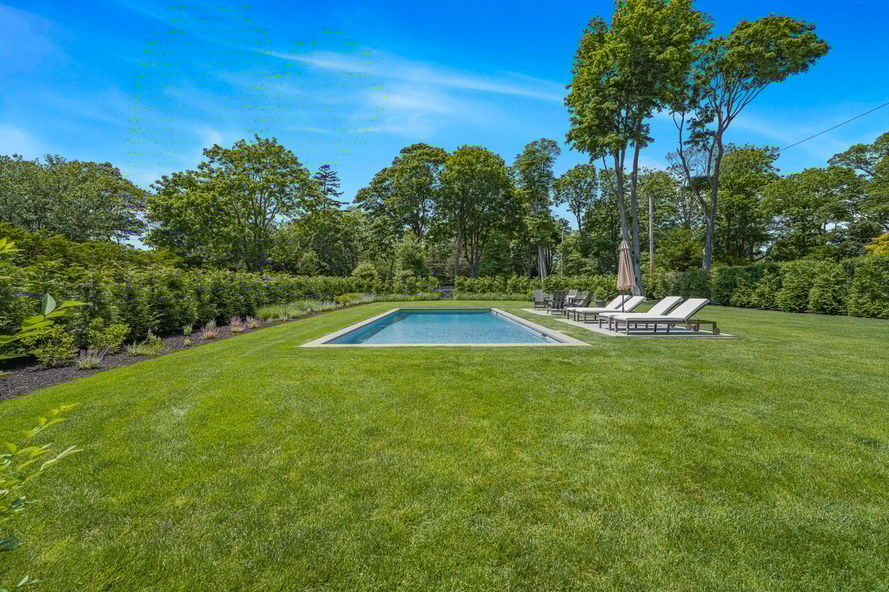 AN ELEGANT WATERFRONT ESCAPE