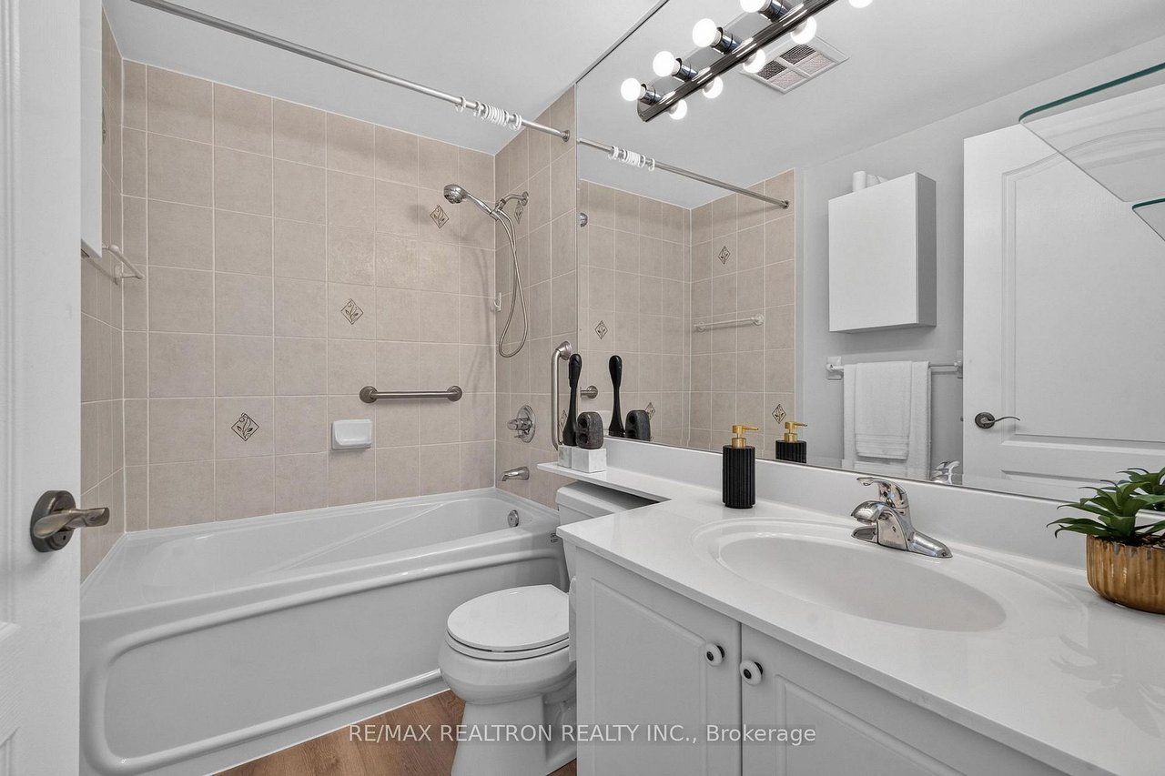 NORTH YORK LUXURY 
