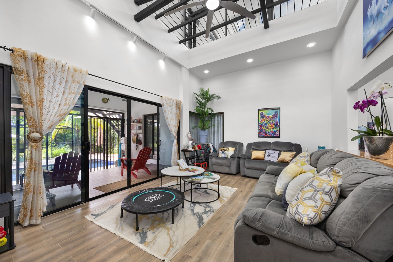 Casa Brillante & Casita Cinco Playas | Modern Home with Guest Casita, Pool & Mountain Views in Huacas