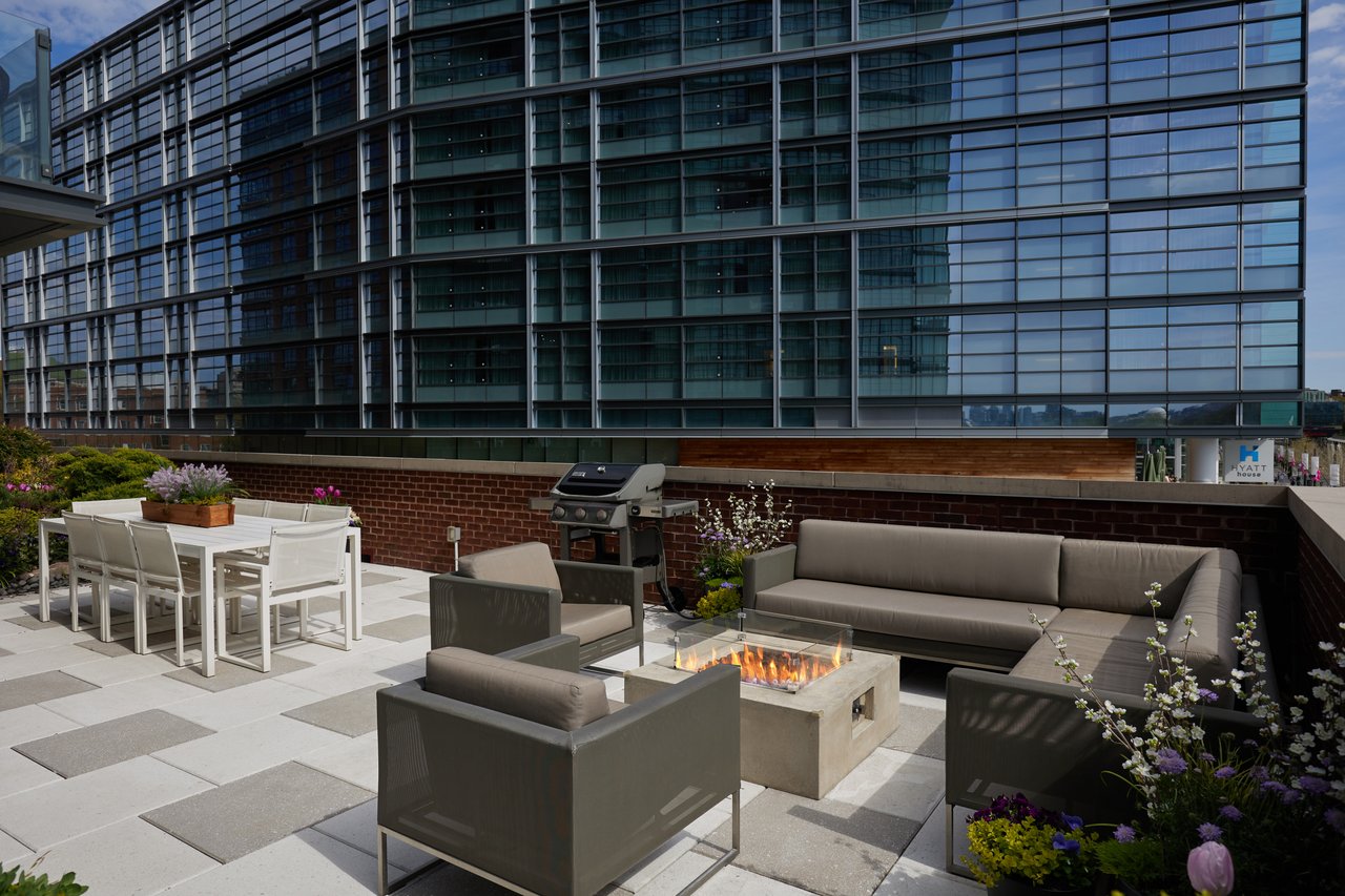 45 Sutton Square SW #306