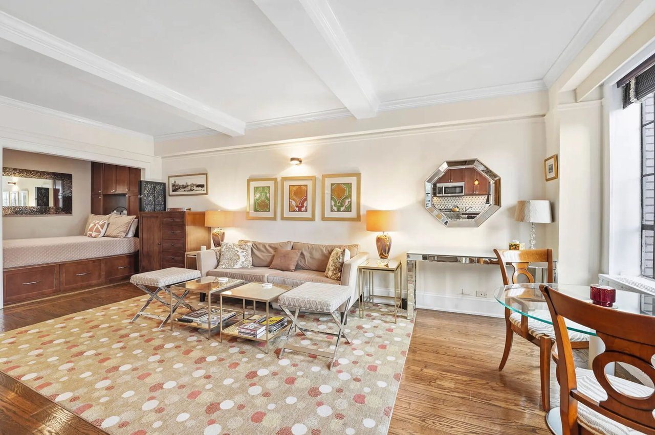 333 W 56th St Apt 2L