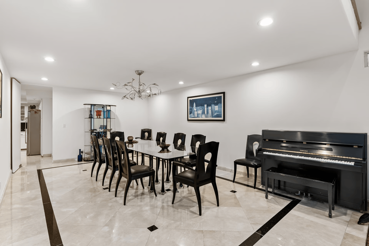 1030 Della Dr