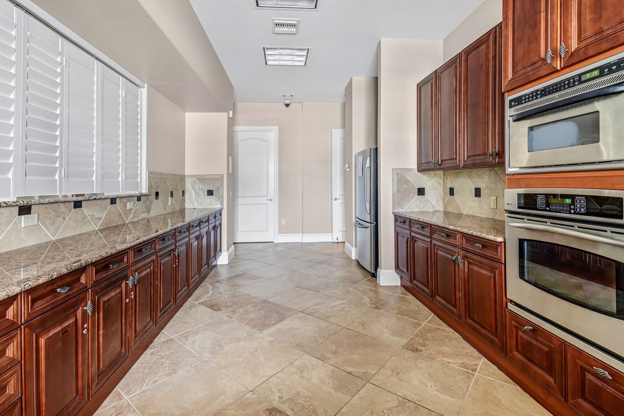 562 Avellino Isles CIR # 201