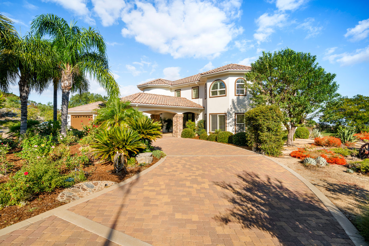 21100 Paseo Montana