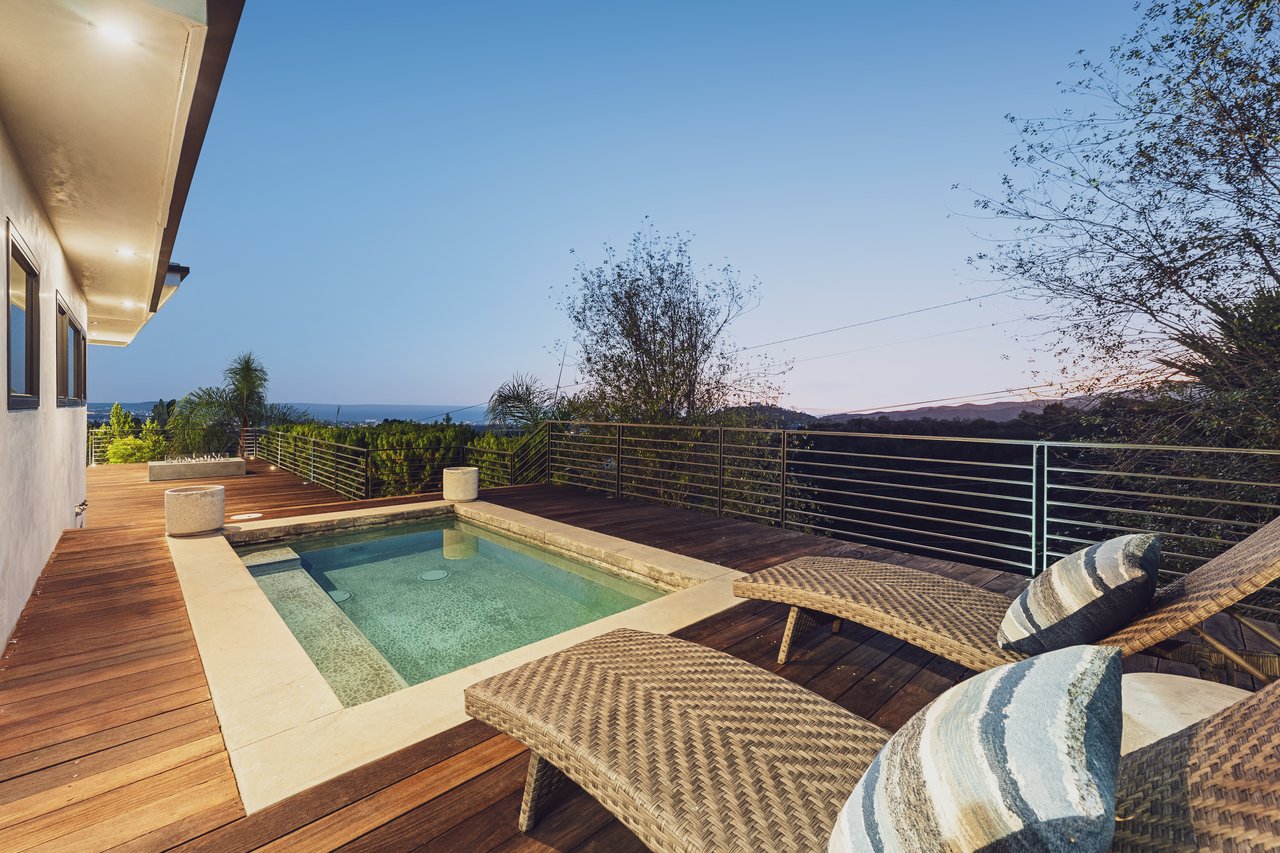 1235 N Kenter Ave, Brentwood