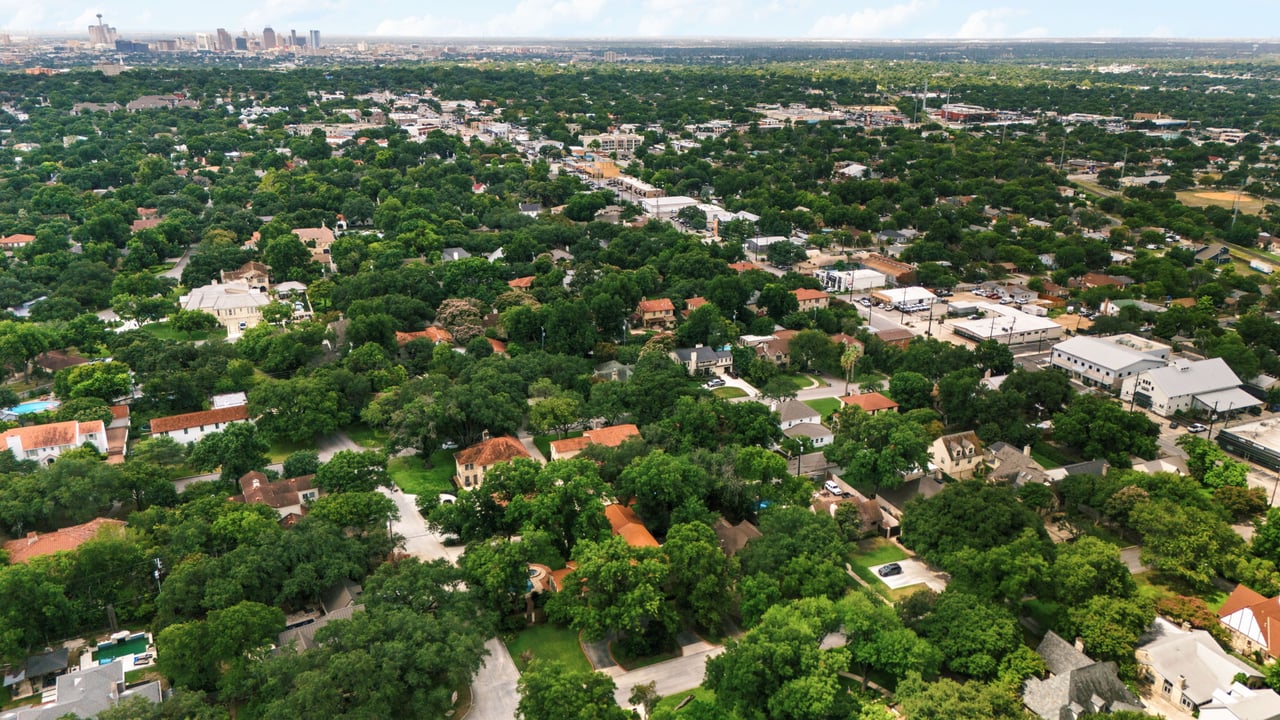 Luxury Property in Olmos Park