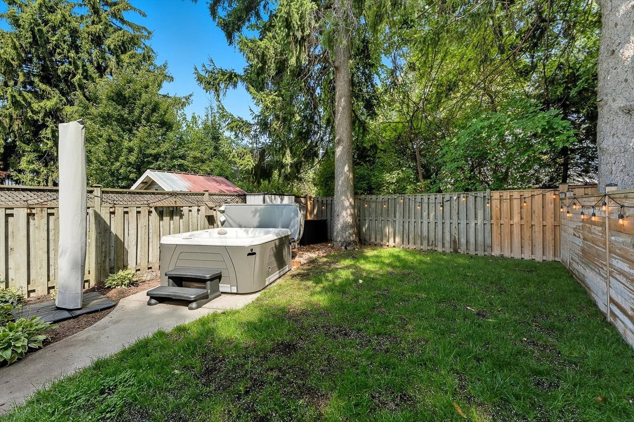 47A Oakwood Ave N
