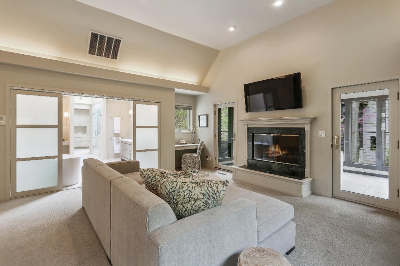 4861 Wildwood Dr