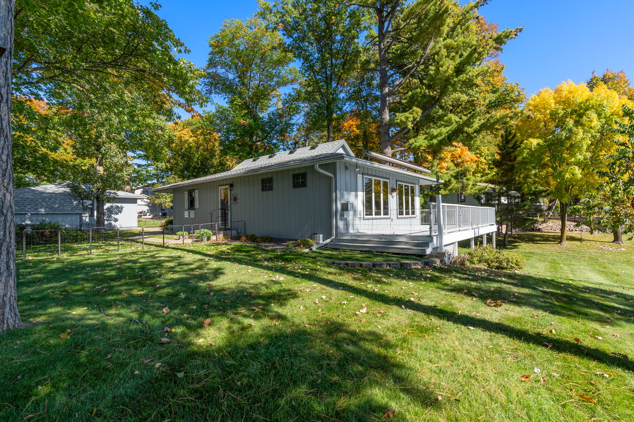 Charming, Southfacing Cabin with Sandy Beach on the Whitefish Chain
