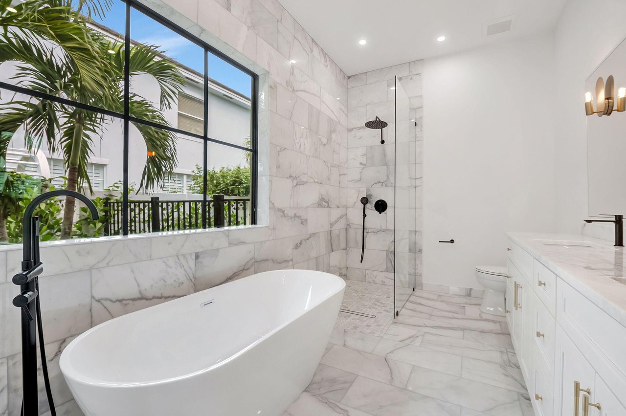 17 NW 16th St
