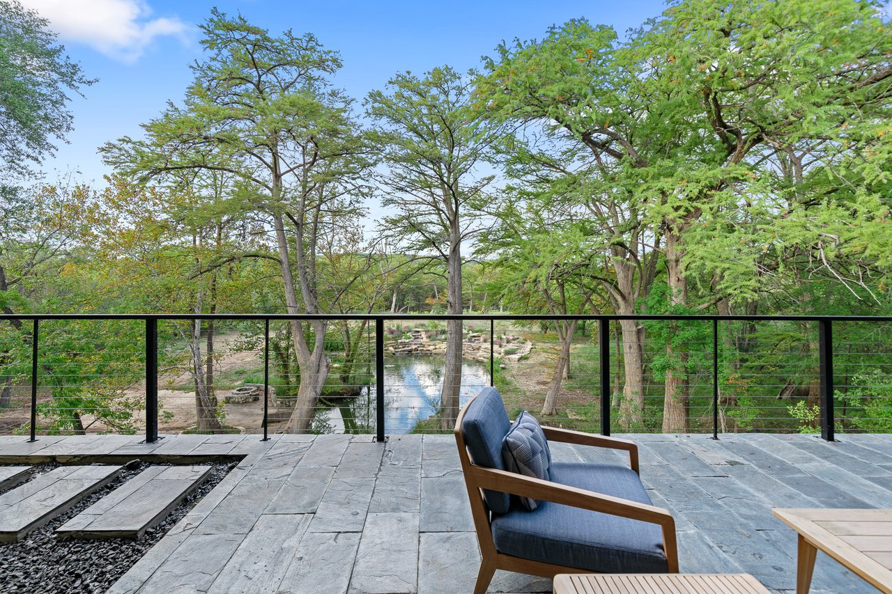 Hunt Waterfall River House