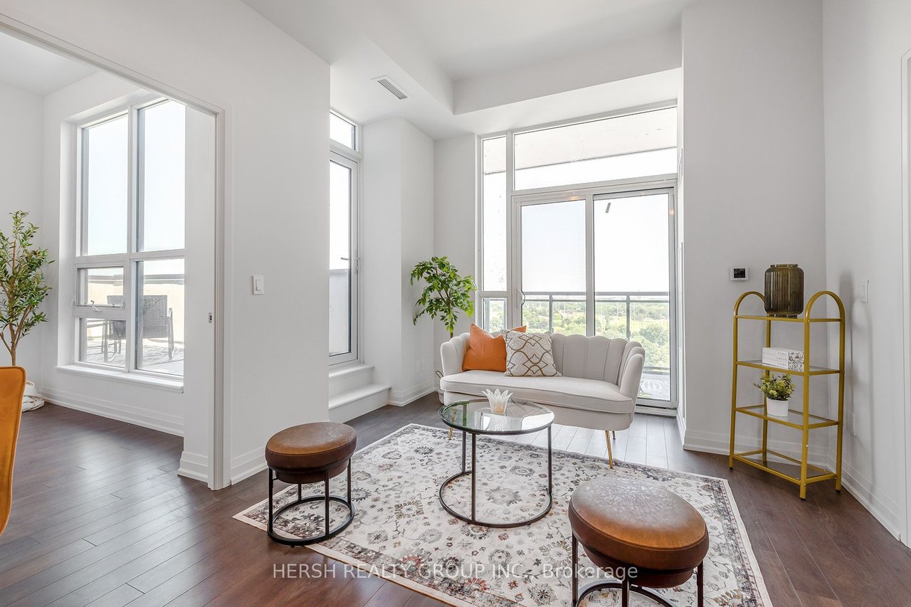 PENTHOUSE LIVING IN LUXURIOUS LOCCATION