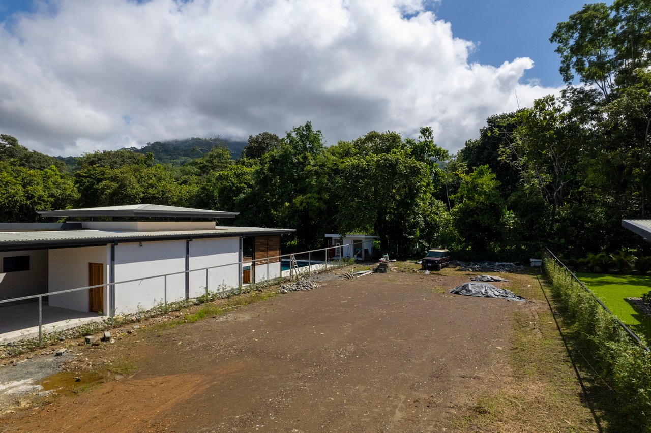 Beautiful Lot in Upscale Development in Prime Location in Uvita