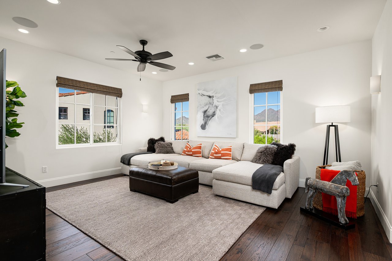 9483 E ROCKWOOD Drive