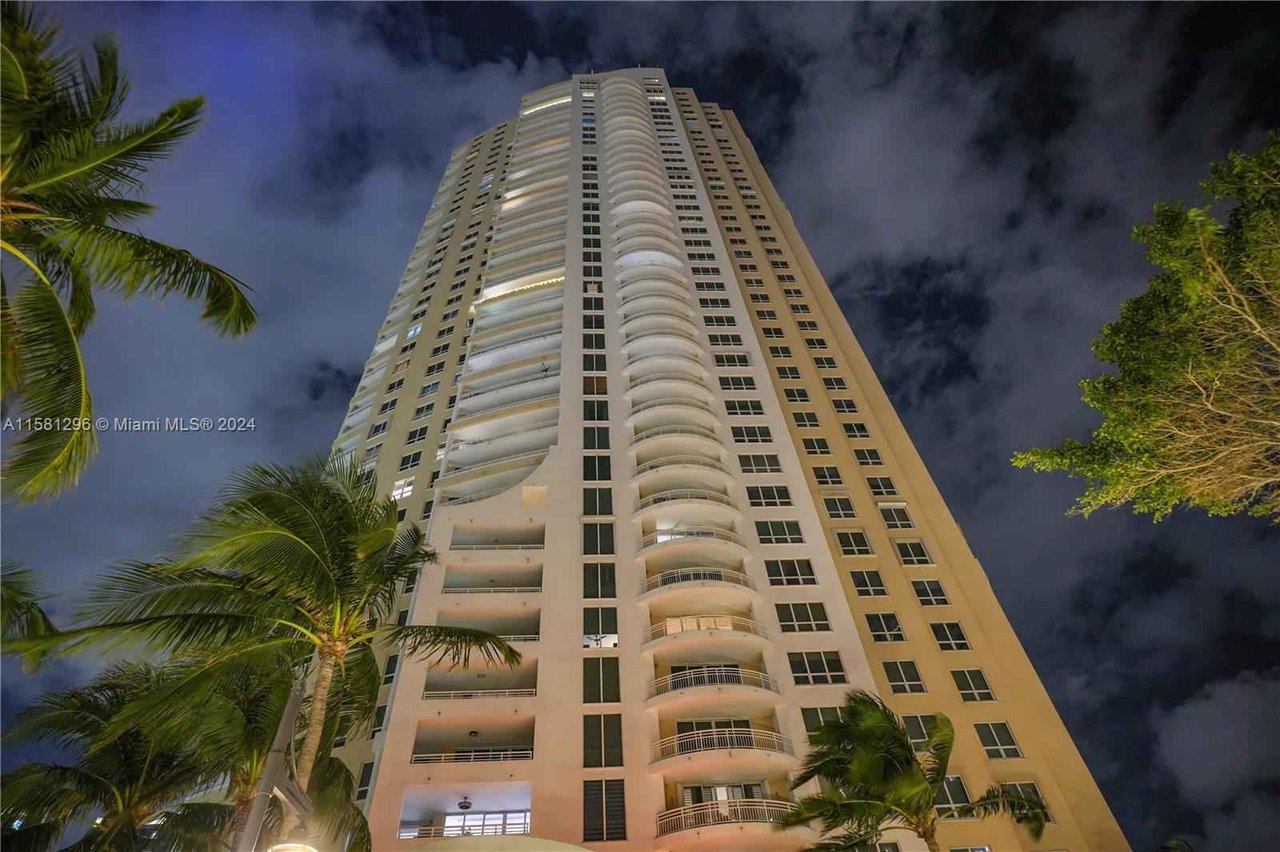 848 Brickell Key Dr Unit 204