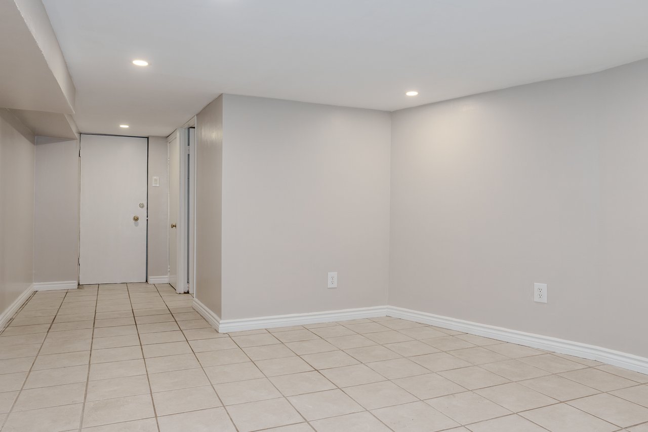 15 Indian Road Cres, Basement