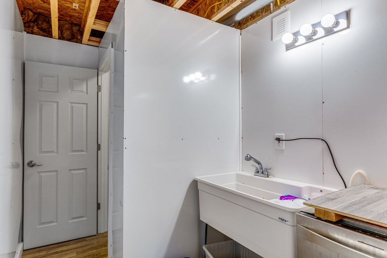 6913 Pettigrew St Wellington