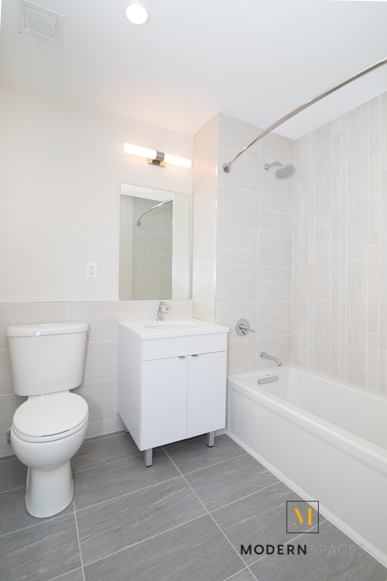 Large 1-Bed in Court Sq, LIC