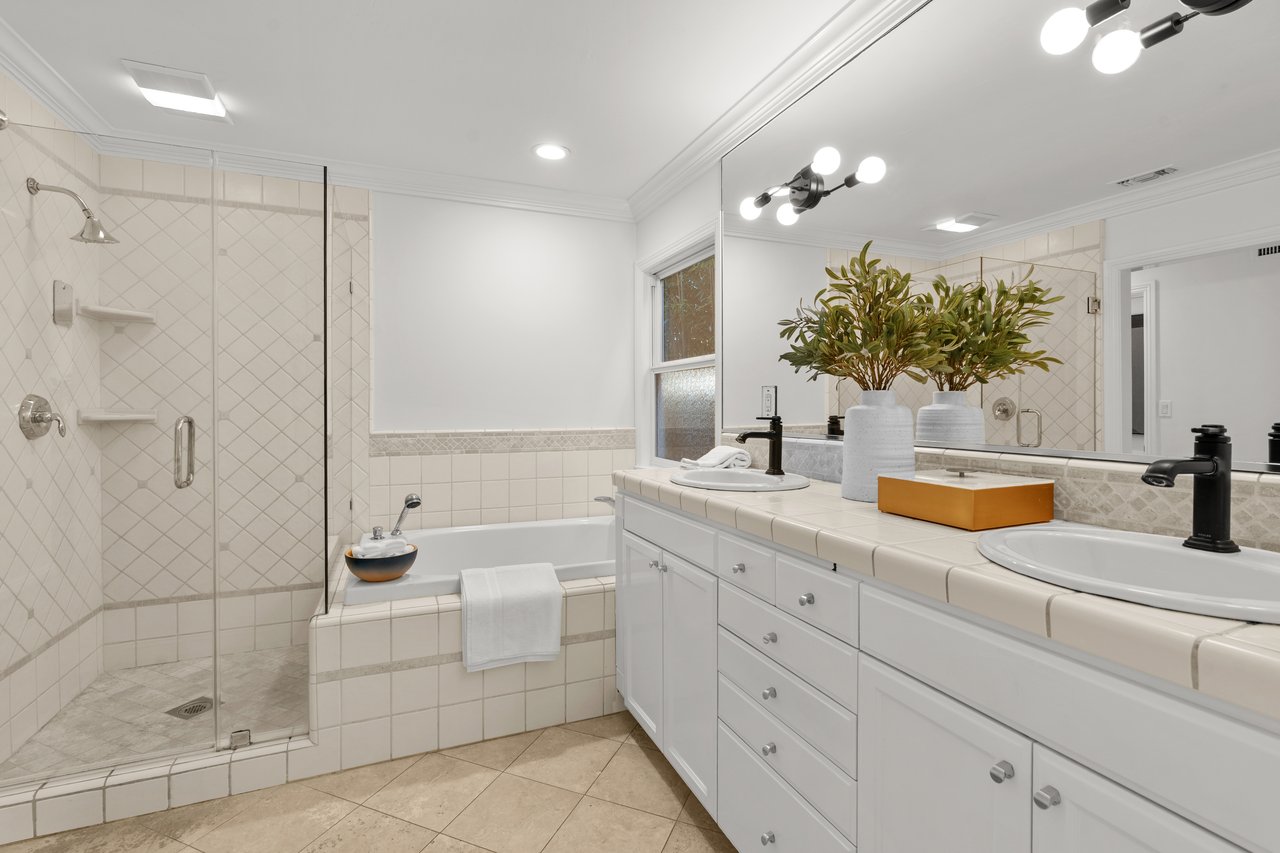 1412 Vivian Lane