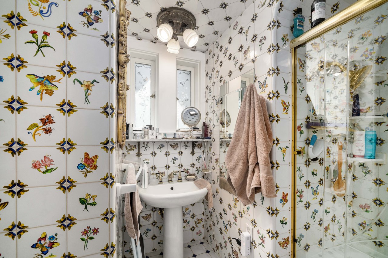 4 Thornewood Lane SW