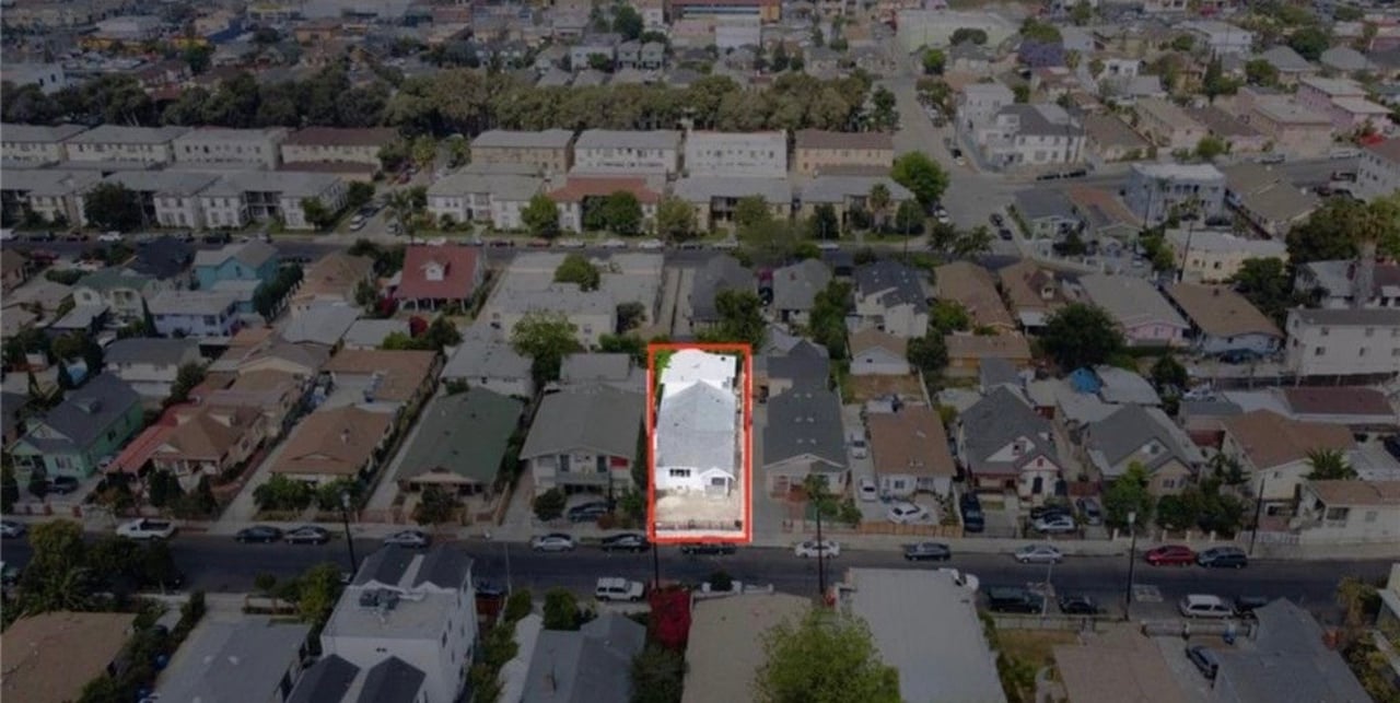 1731–1733 S New England St