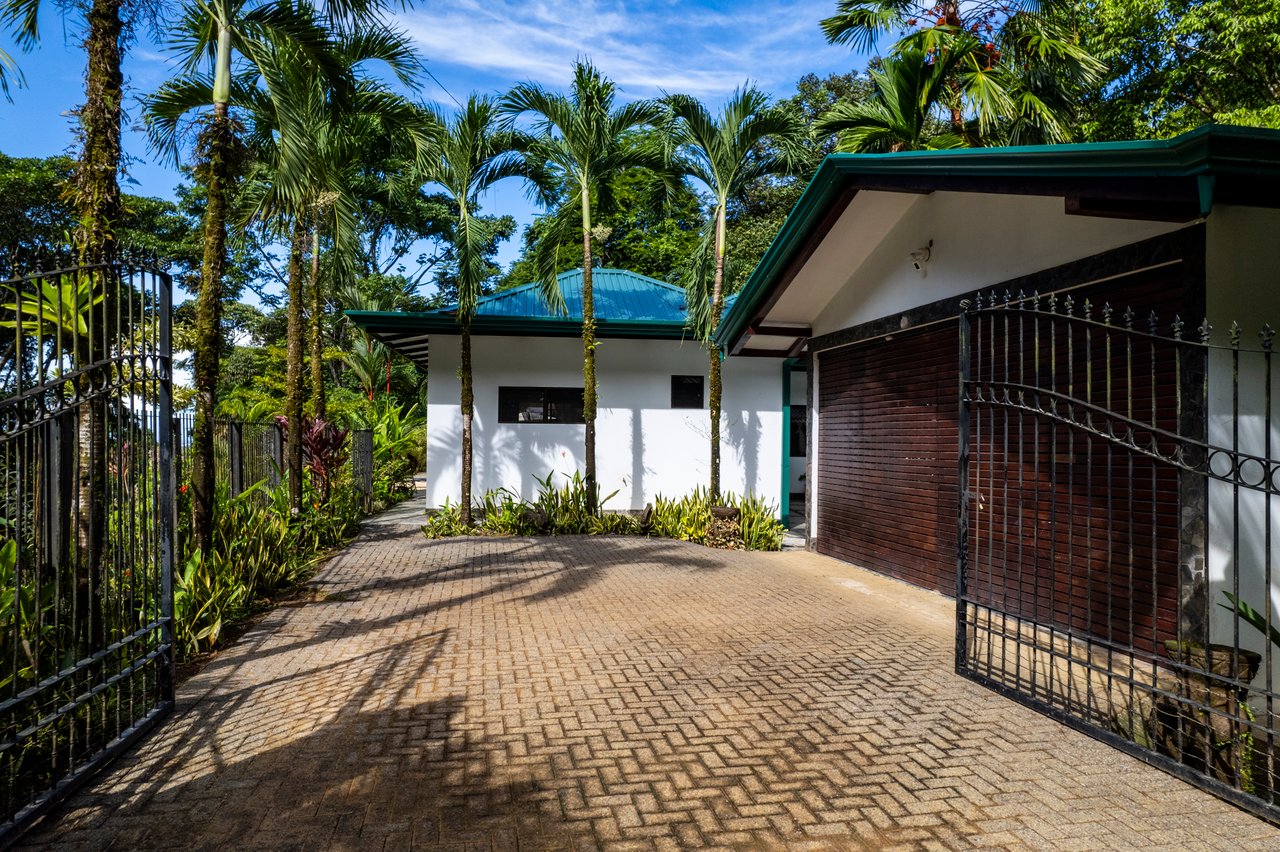 3 Bedroom Bali Style Home in Uvita