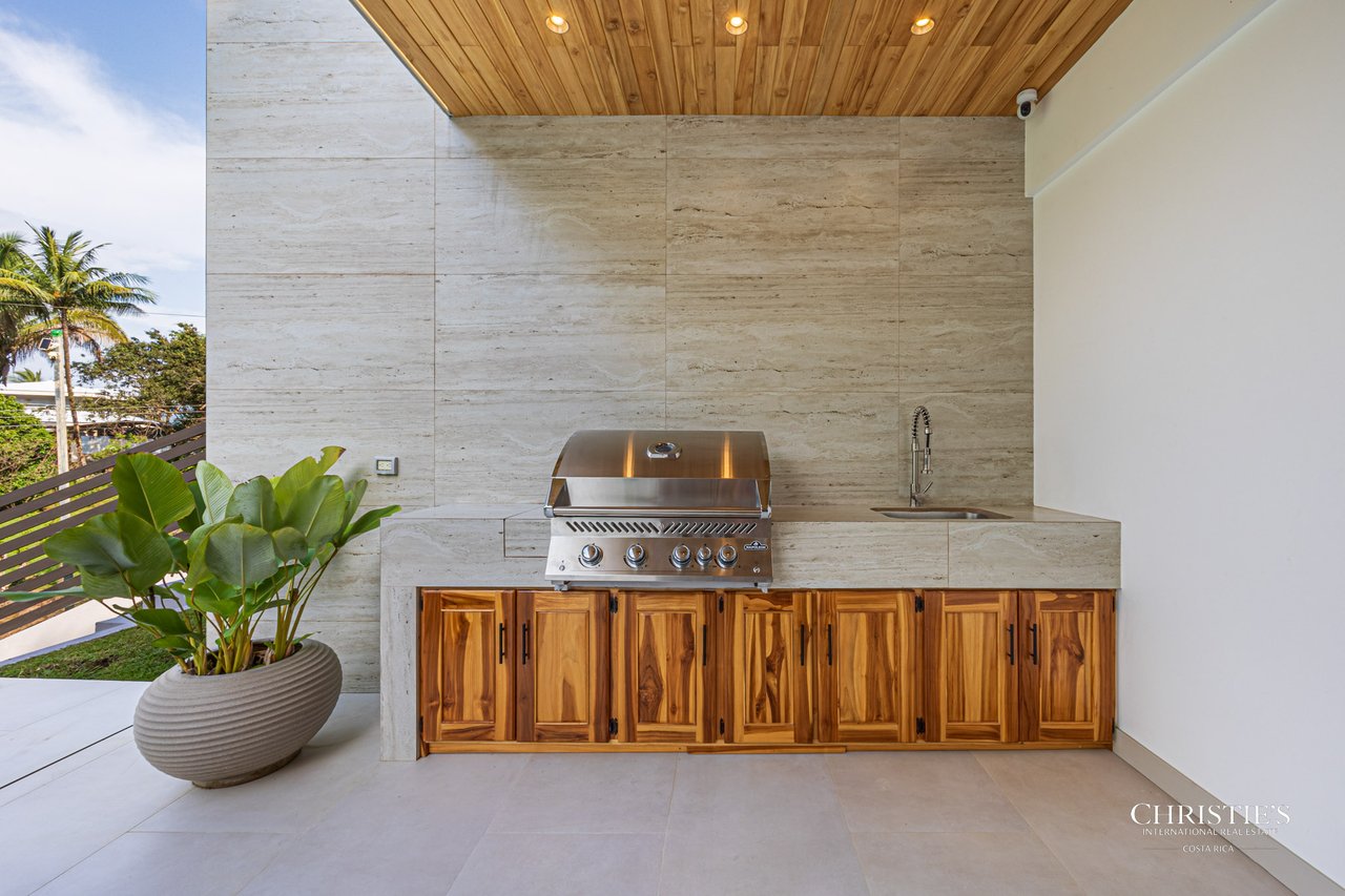 Casa Iguana Turnkey Tropical Paradise