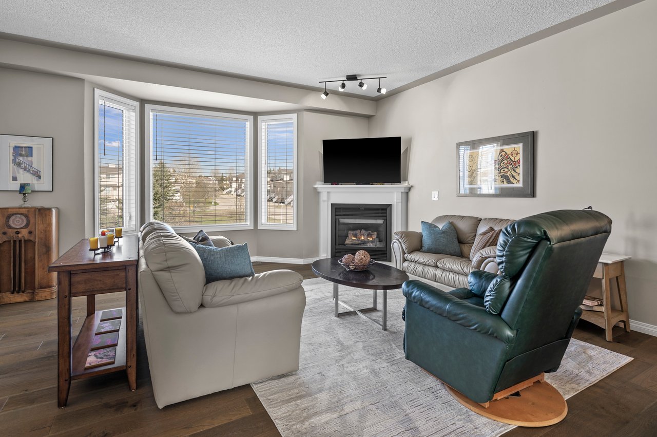 139 Country Hills Gardens NW