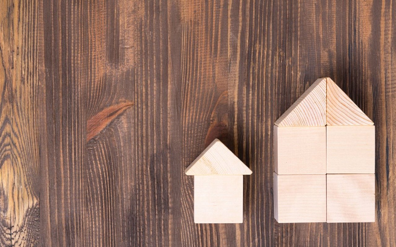 Large House or Small House?