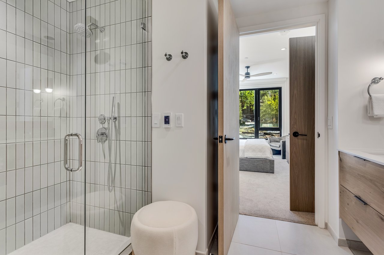 Electric Pass Lodge Gem