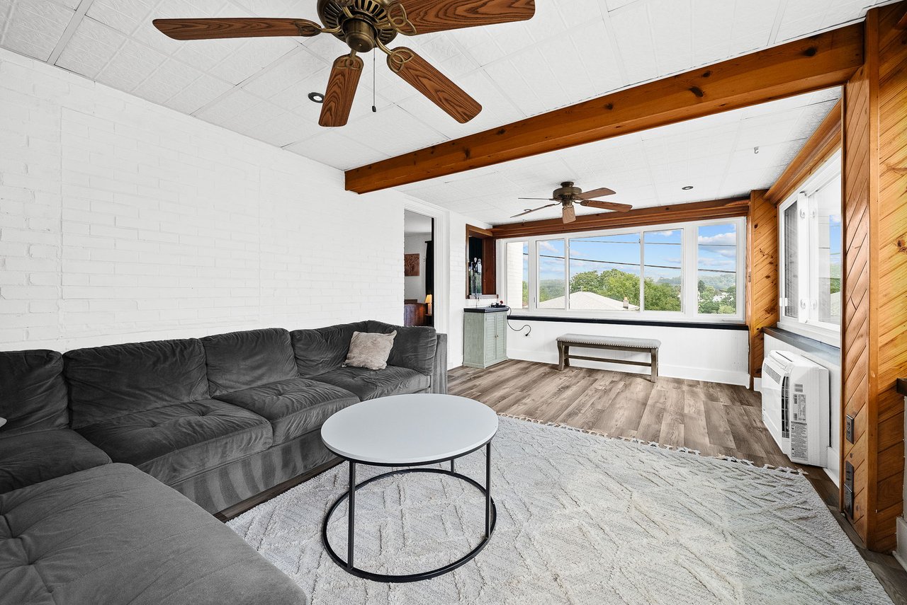 615 Lincoln Ave, Carnegie PA 15106