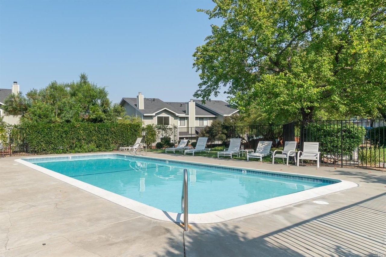 17 Cedarwood Ln