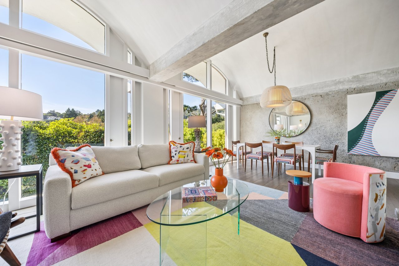 Stylish and Chic Upper Unit