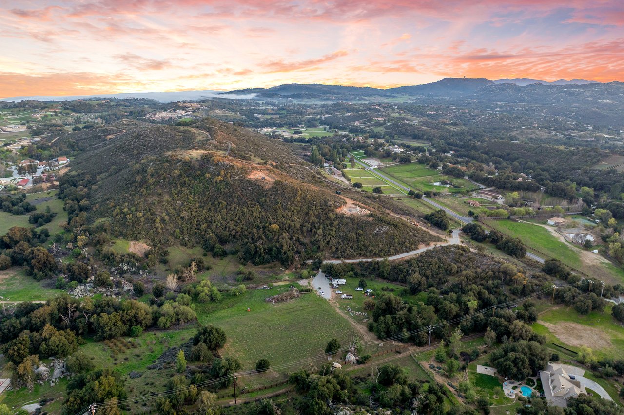 39948 Avenida La Cresta