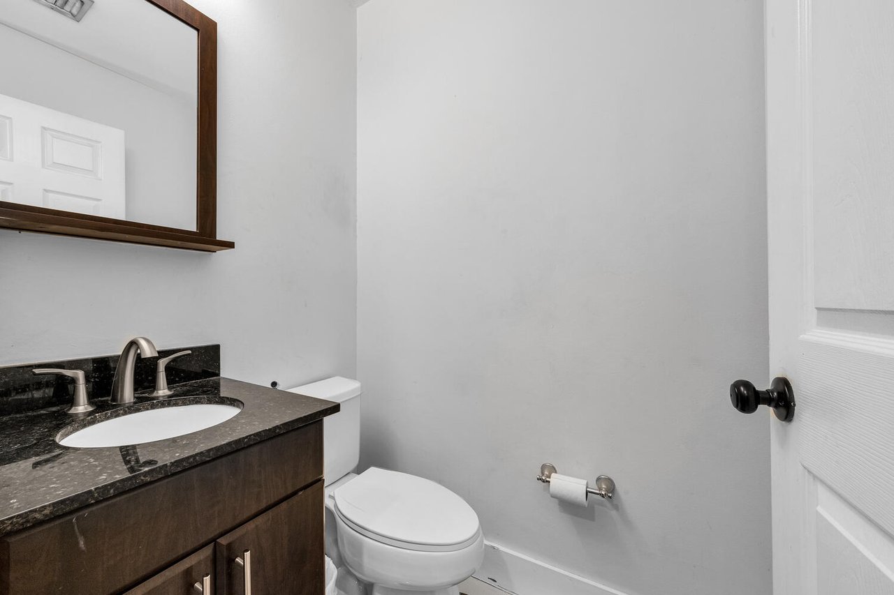 Lakefront Townhouse in Pembroke Pines