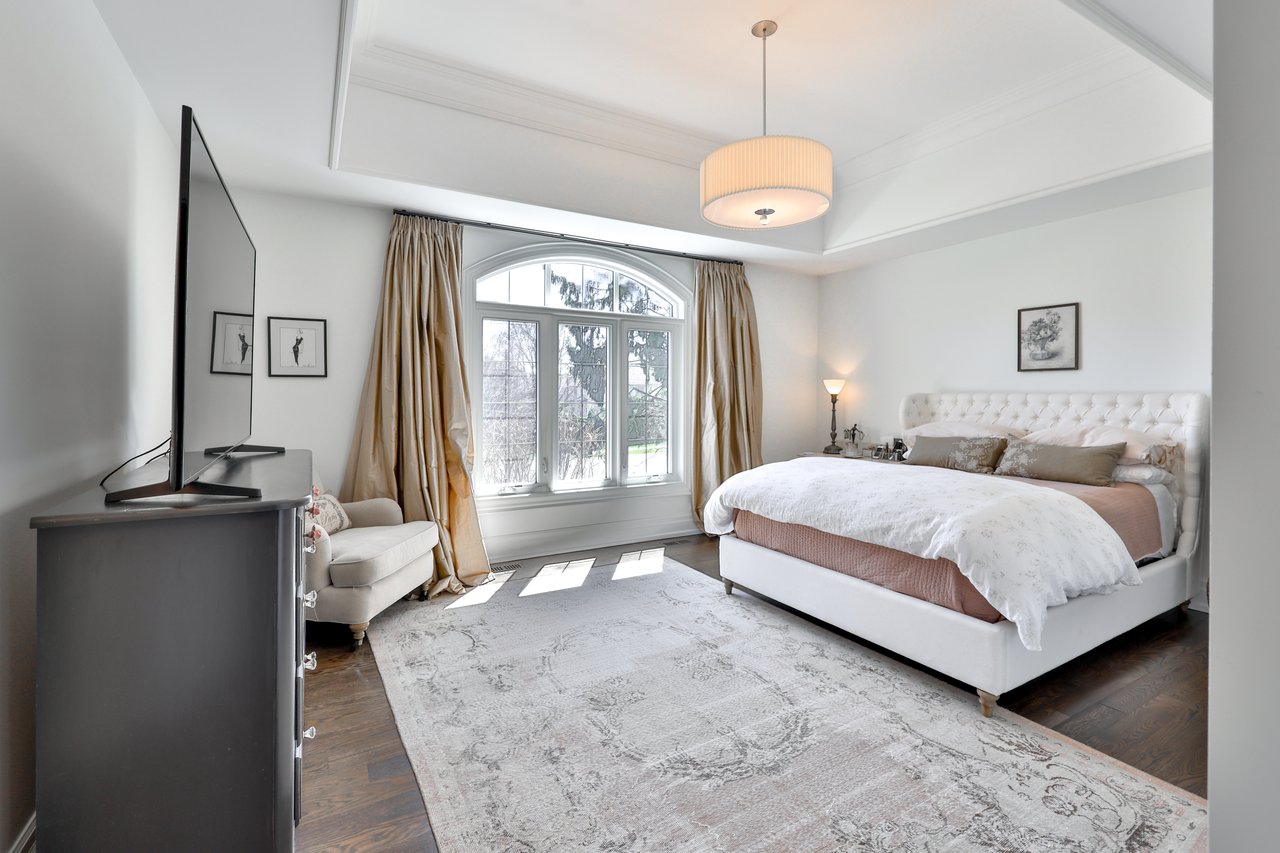 1497 Lakeshore Road W